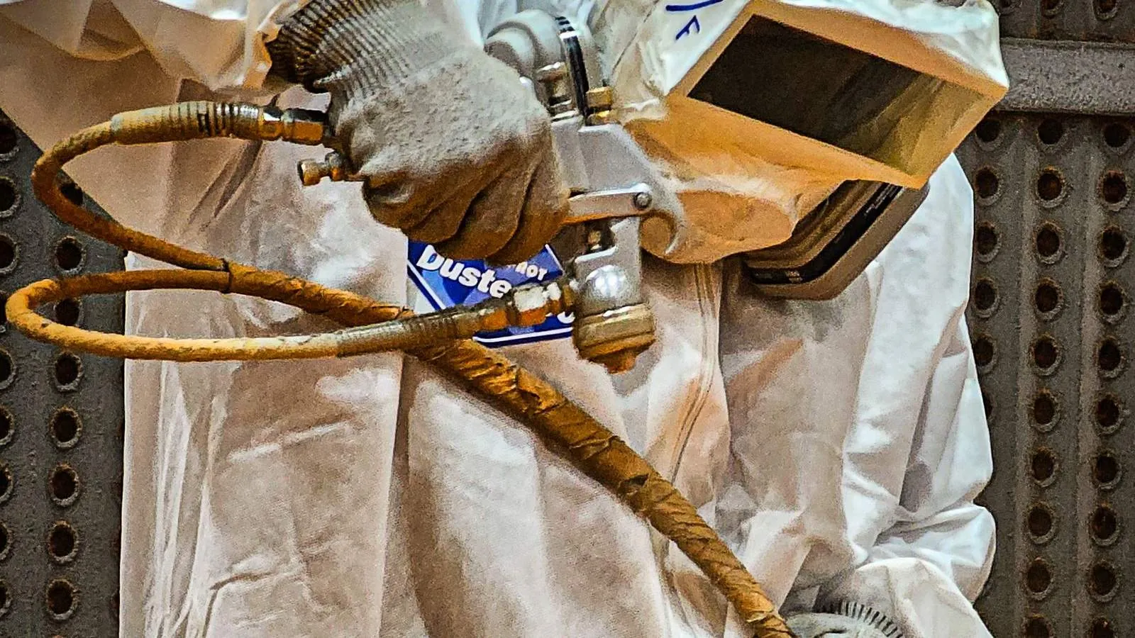Intervention technique en décontamination cryogénique